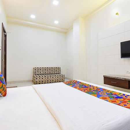 Fabhotel Royal Suits - Nr Mahadji Shinde Chhatri Mundhva Dış mekan fotoğraf