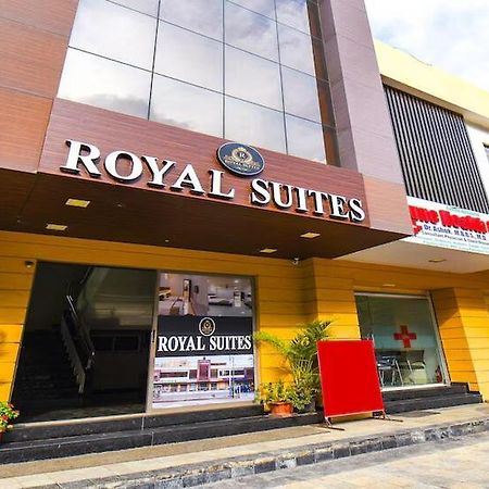 Fabhotel Royal Suits - Nr Mahadji Shinde Chhatri Mundhva Dış mekan fotoğraf
