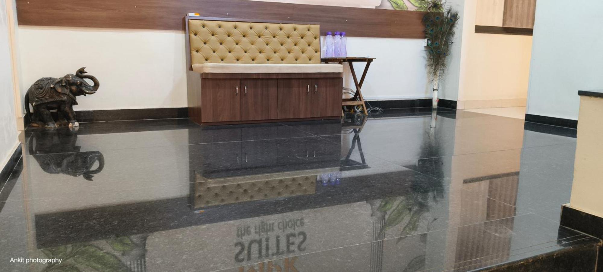 Fabhotel Royal Suits - Nr Mahadji Shinde Chhatri Mundhva Dış mekan fotoğraf