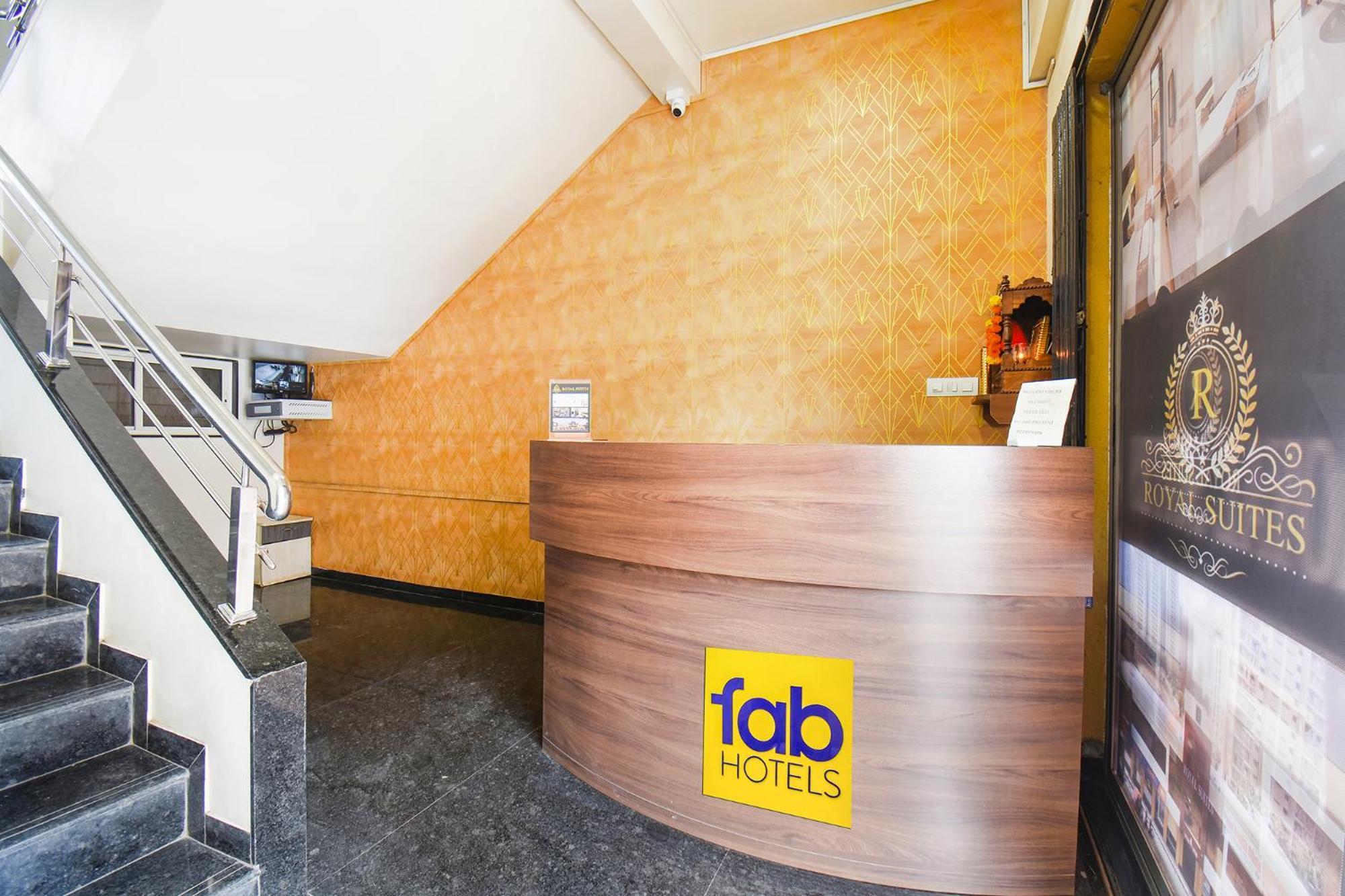 Fabhotel Royal Suits - Nr Mahadji Shinde Chhatri Mundhva Dış mekan fotoğraf