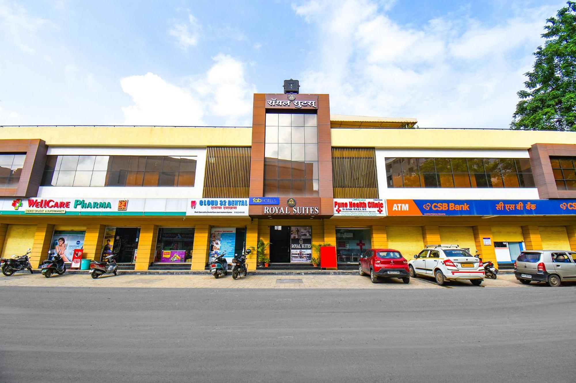 Fabhotel Royal Suits - Nr Mahadji Shinde Chhatri Mundhva Dış mekan fotoğraf