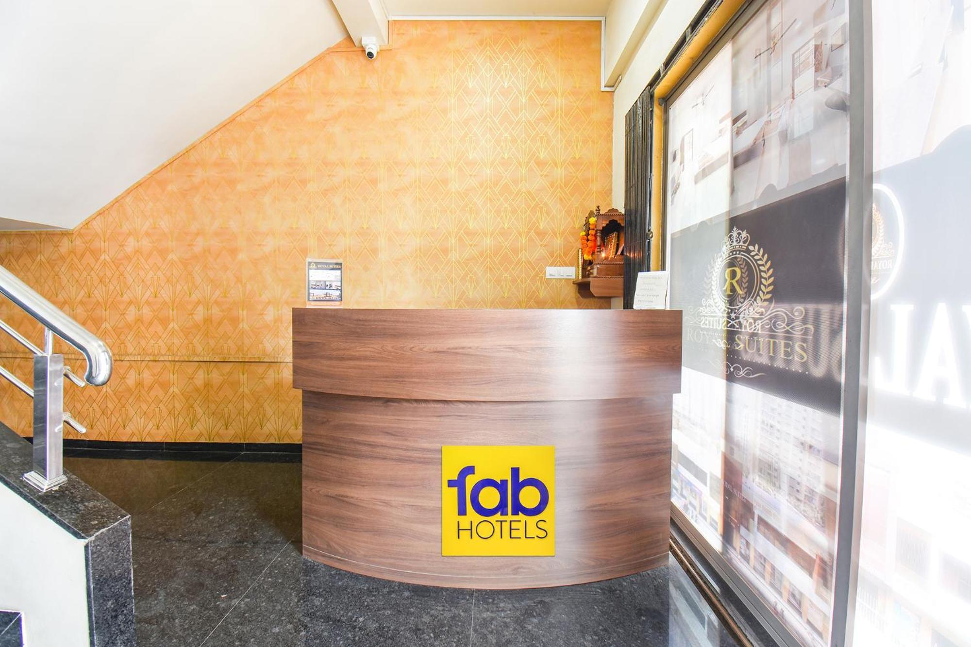 Fabhotel Royal Suits - Nr Mahadji Shinde Chhatri Mundhva Dış mekan fotoğraf