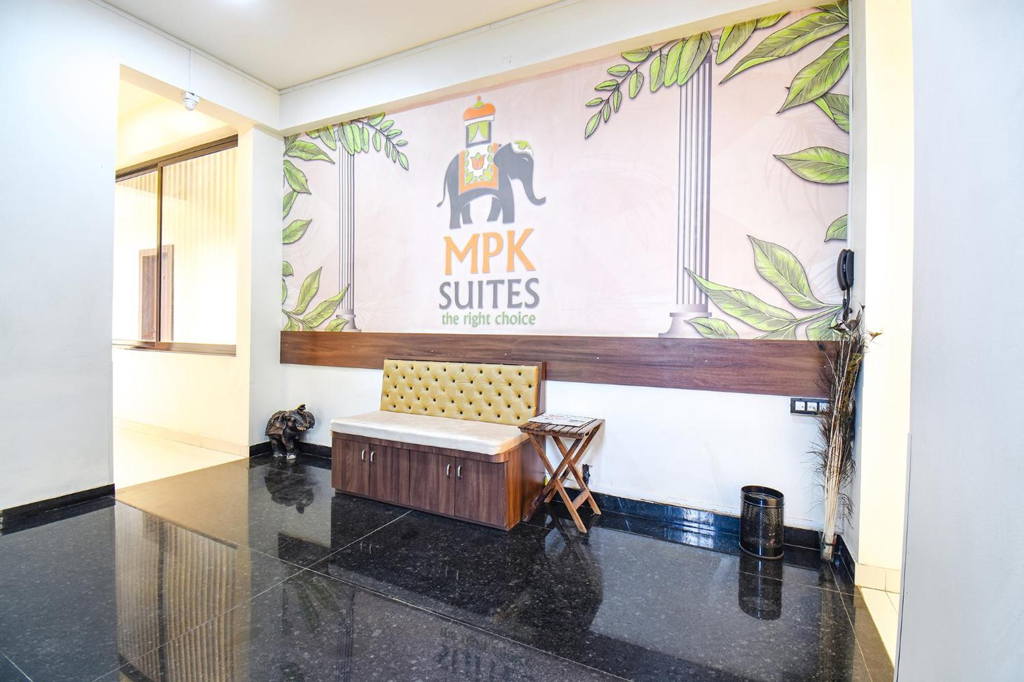 Fabhotel Royal Suits - Nr Mahadji Shinde Chhatri Mundhva Dış mekan fotoğraf
